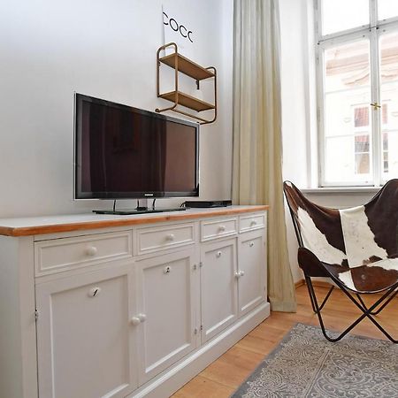 Lovely Little Cosy Apt In プラハ エクステリア 写真