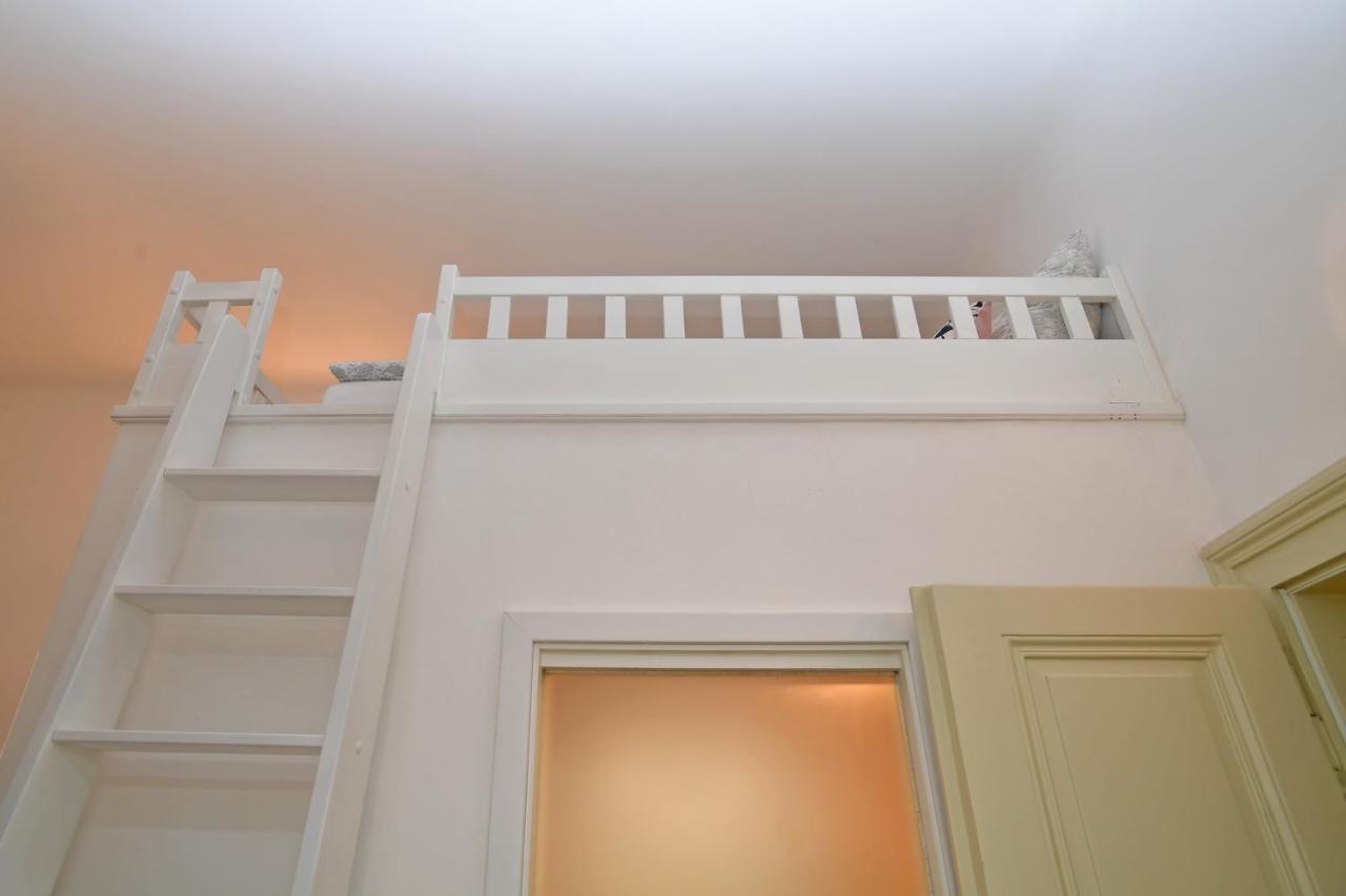 Lovely Little Cosy Apt In プラハ エクステリア 写真