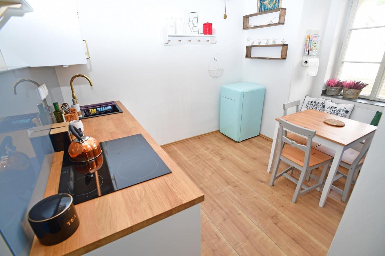 Lovely Little Cosy Apt In プラハ エクステリア 写真