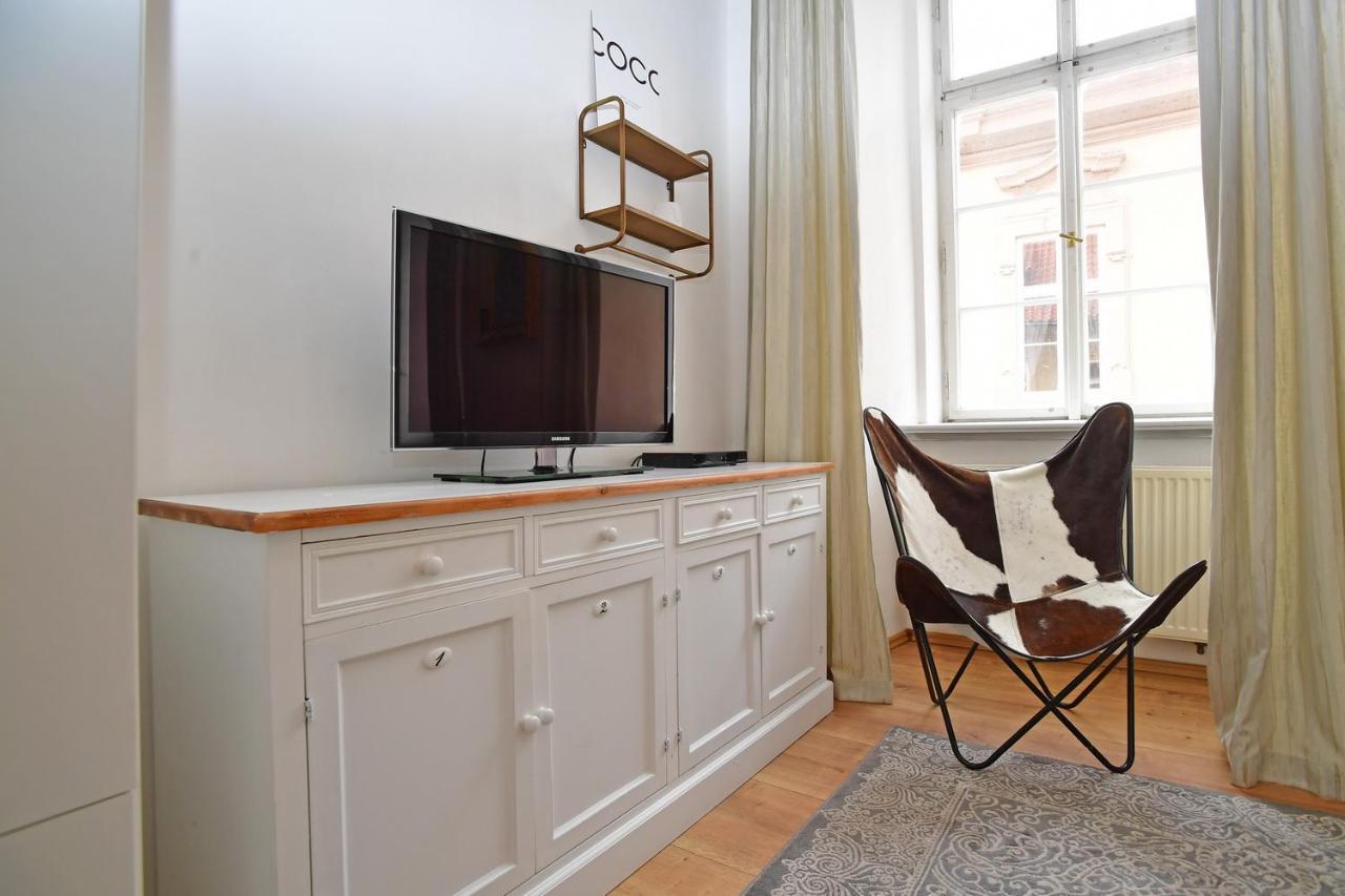 Lovely Little Cosy Apt In プラハ エクステリア 写真