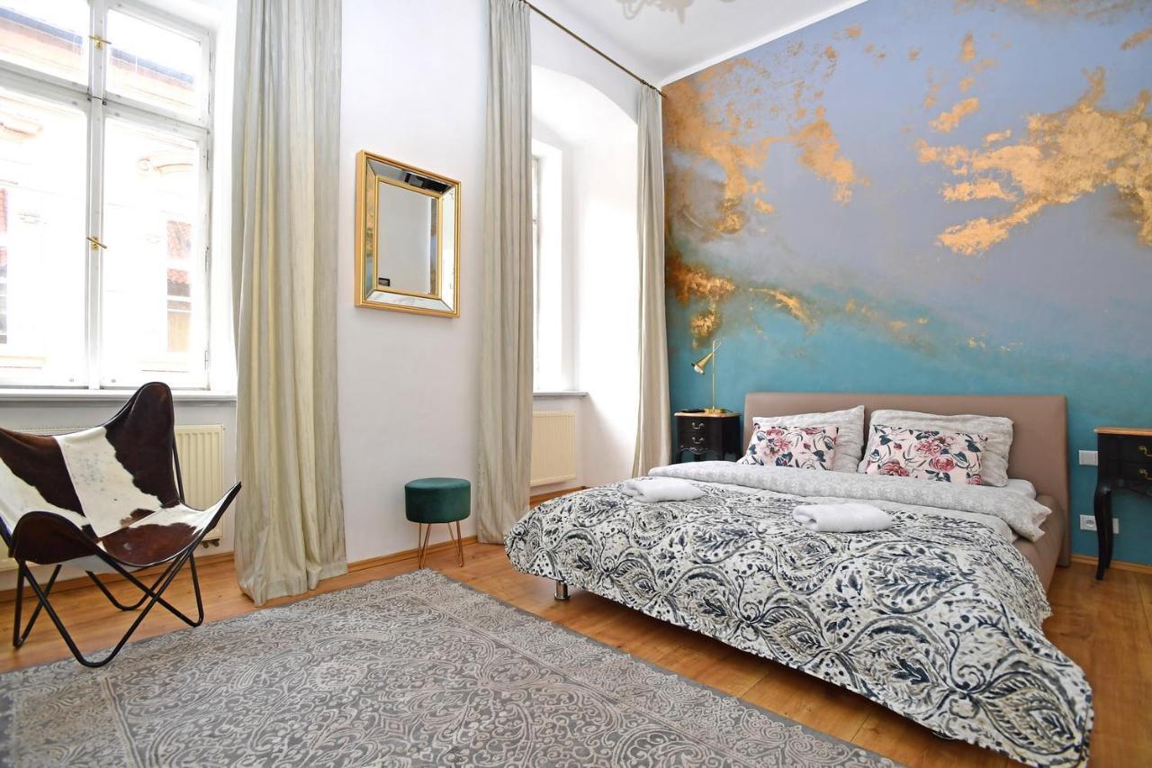 Lovely Little Cosy Apt In プラハ エクステリア 写真